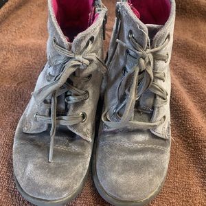 Cute girls velvet booties.